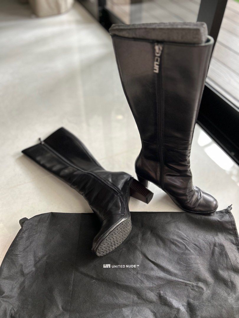 Black tight fitting slimming long boots with fantastic leather material