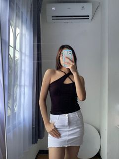 BLACK X CUT OUT TOP