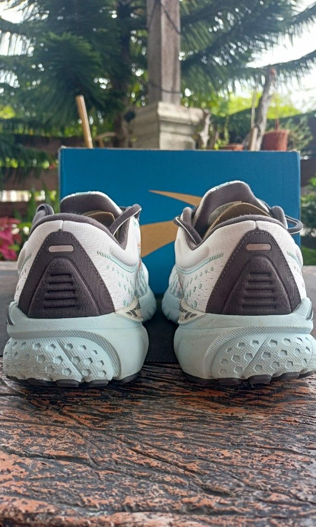 Fake brooks clearance shoes