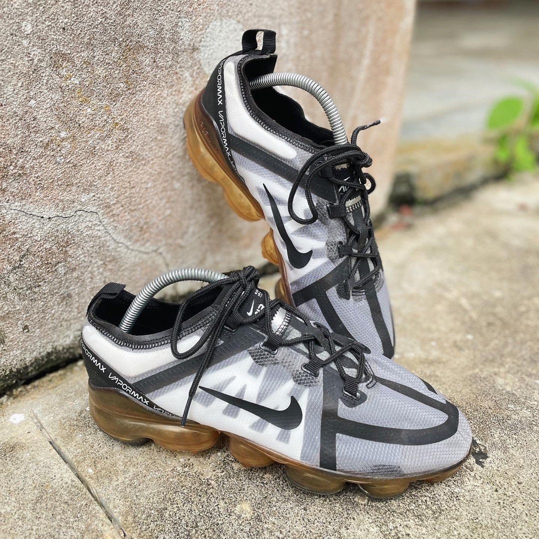 Nike air vapormax 2019 black metallic gold top