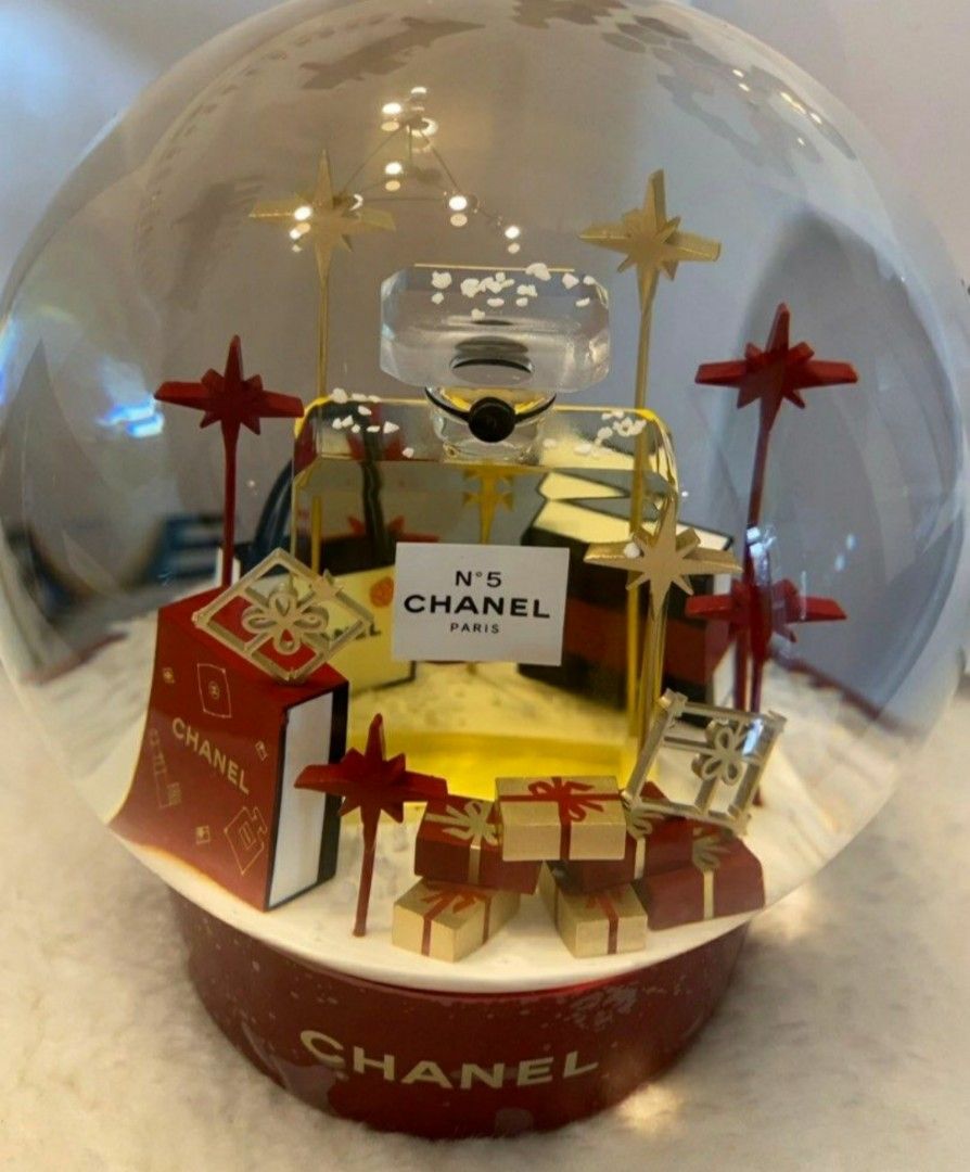 Chanel Authentic Snow Globe 2022 Version, Hobbies & Toys, Memorabilia & Collectibles, Fan