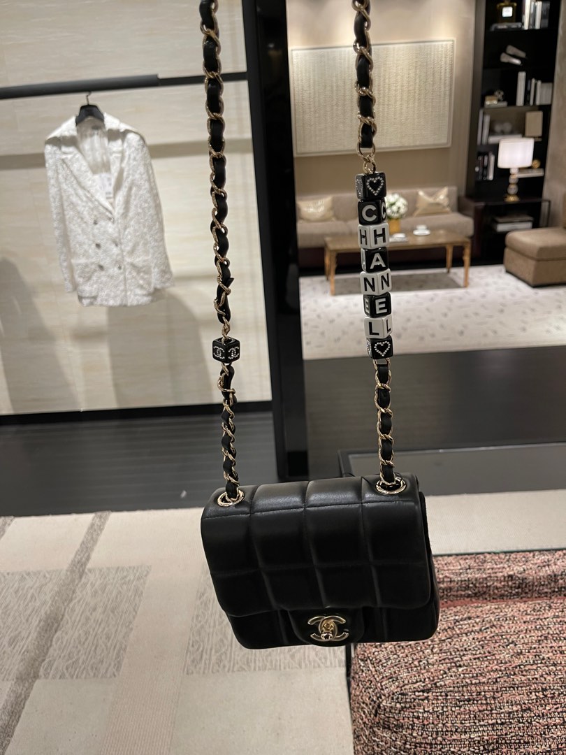 Chanel Small Hobo Bag in Ecru Lambskin & Shiny Light Gold Metal — UFO No  More