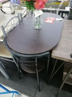 Complete set dining table with 2 chairs