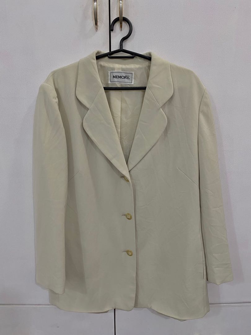 Cream Blazer, Women's Fashion, Coats, Jackets and Outerwear on Carousell