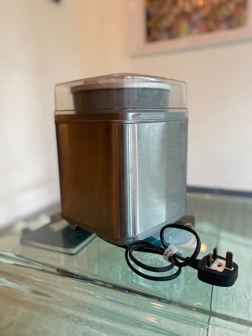 Cuisinart 2 quart ice cream maker, TV & Home Appliances, Kitchen