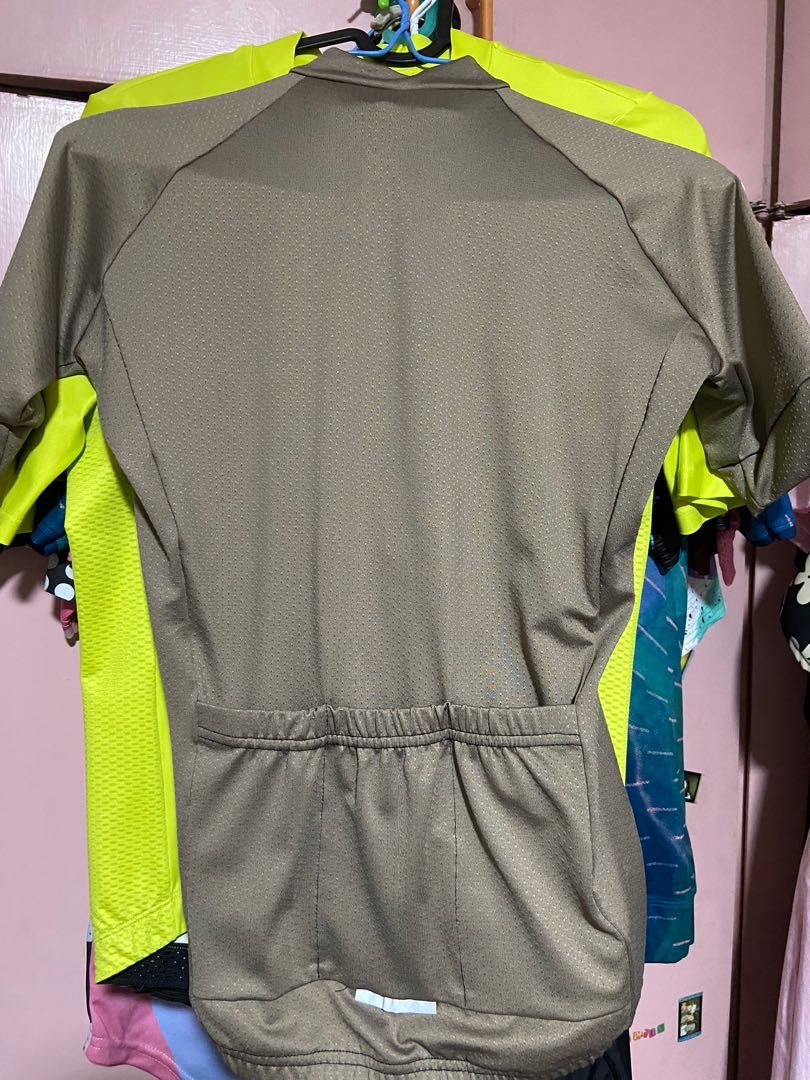 Cycling jersey (Category: Activewear) located in Paranaque City. Submitted by ctchuchi (Listing ID 1212357499, Image 3). Description: Khaki cycling jersey unisex Rfs: never used.