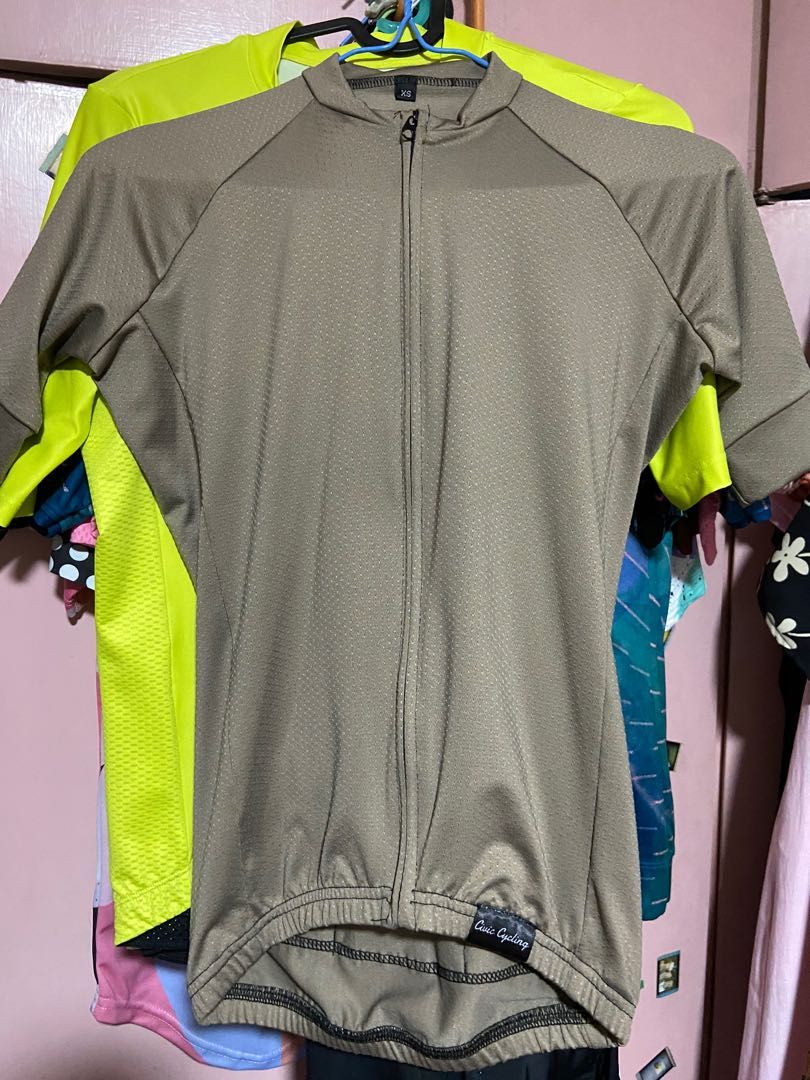 Cycling jersey (Category: Activewear) located in Paranaque City. Submitted by ctchuchi (Listing ID 1212357499, Image 2). Description: Khaki cycling jersey unisex Rfs: never used.
