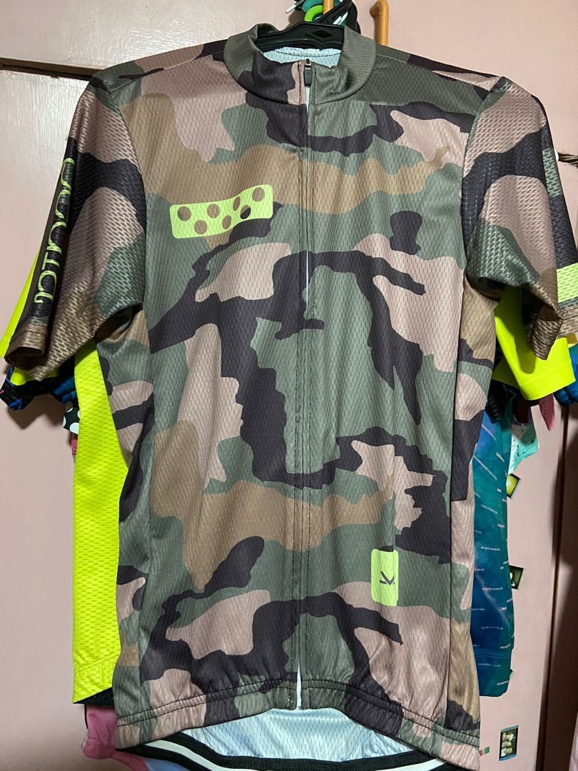 Cycling jersey (Category: Activewear) located in Paranaque City. Submitted by ctchuchi (Listing ID 1212359088, Image 1). Description: Pedla inspired camo cycling jersey unisex Like new, used once Altered, chest measures 16 inches, armhole circumference 7.87 inches (20cm).
