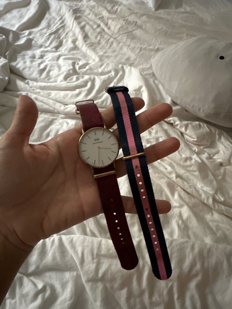 Daniel wellington maroon deals strap