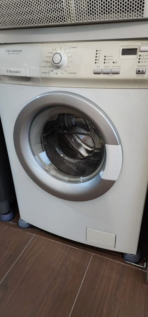 Electrolux Front Loading (no power supply), TV & Home Appliances