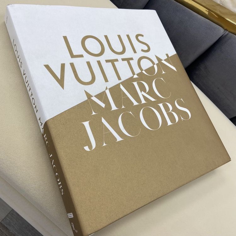 [FREE SHIPPING] Louis Vuitton Marc Jacobs Coffee Table Book (Category: Luxury Bags & Wallets) located in Mandaluyong City. Submitted by alexamaine (Listing ID 1212428974, Image 2). Description: 🫶 BRAND NEW; RARE 🫶 PRE-ORDER 2-3 WKS 🫶 50% DP is okay; Full payment before dispatch to buyer 🫶 Free shipping within Metro Manila 🫶 MOP: BPI/GCASH/Maya.