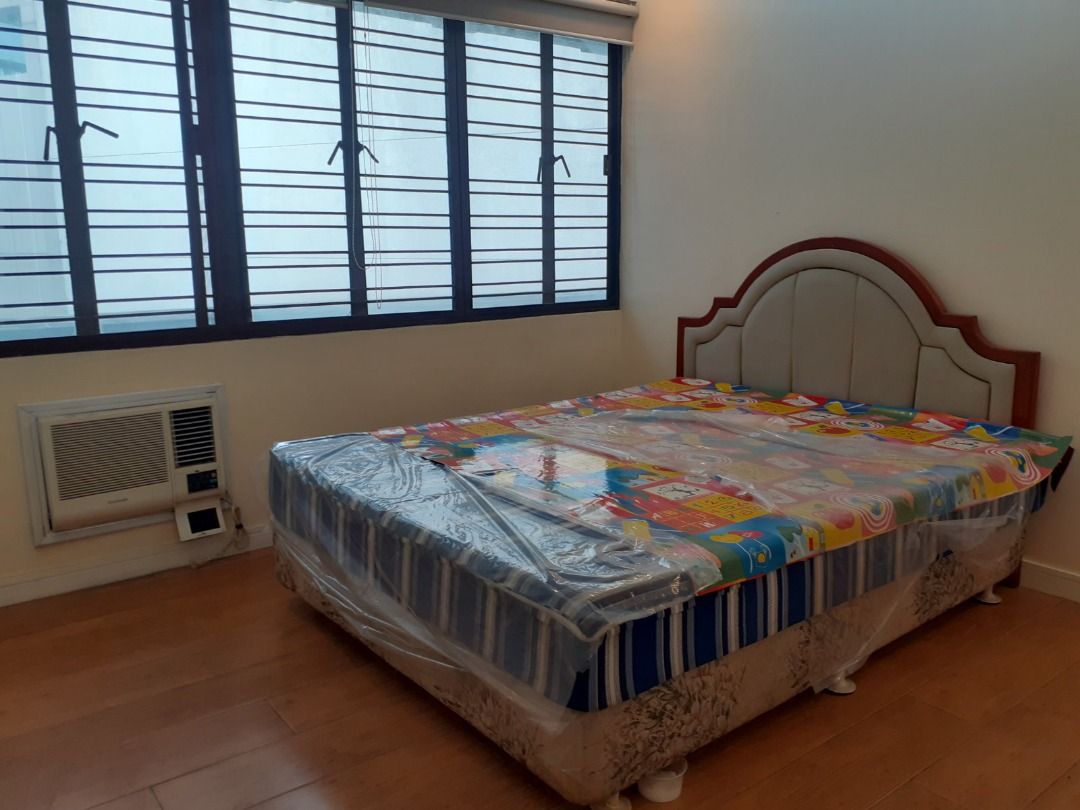 GH FOR SALE 3 Bedroom Unit in Legazpi Towers 100, Legazpi Village