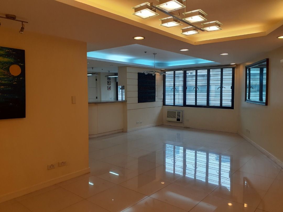 GH FOR SALE 3 Bedroom Unit in Legazpi Towers 100, Legazpi Village