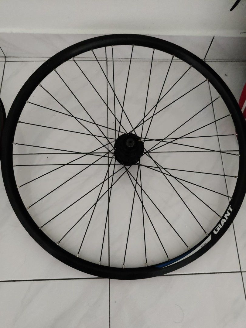 Giant Wheel Frames x 2, Sports Equipment, Bicycles & Parts, Bicycles on