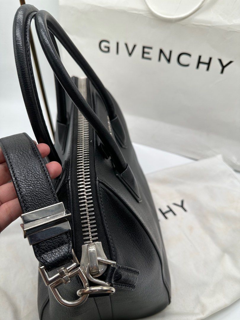 Givenchy Antigona Gm size (Category: Luxury Bags & Wallets) located in Manila. Submitted by davidspreowned (Listing ID 1212374835, Image 3). Description: Givenchy Antigona pebbled black silver hardware still in good condition the only flaws that i’ve seen was the back left handle was a bit soft and had some rubs and scuffing inclusions dustbag and paperbag please message me for more detailed images.