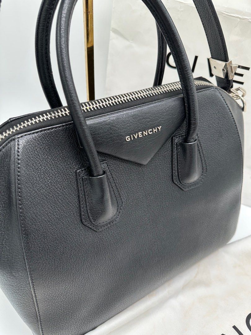 Givenchy Antigona Gm size (Category: Luxury Bags & Wallets) located in Manila. Submitted by davidspreowned (Listing ID 1212374835, Image 2). Description: Givenchy Antigona pebbled black silver hardware still in good condition the only flaws that i’ve seen was the back left handle was a bit soft and had some rubs and scuffing inclusions dustbag and paperbag please message me for more detailed images.