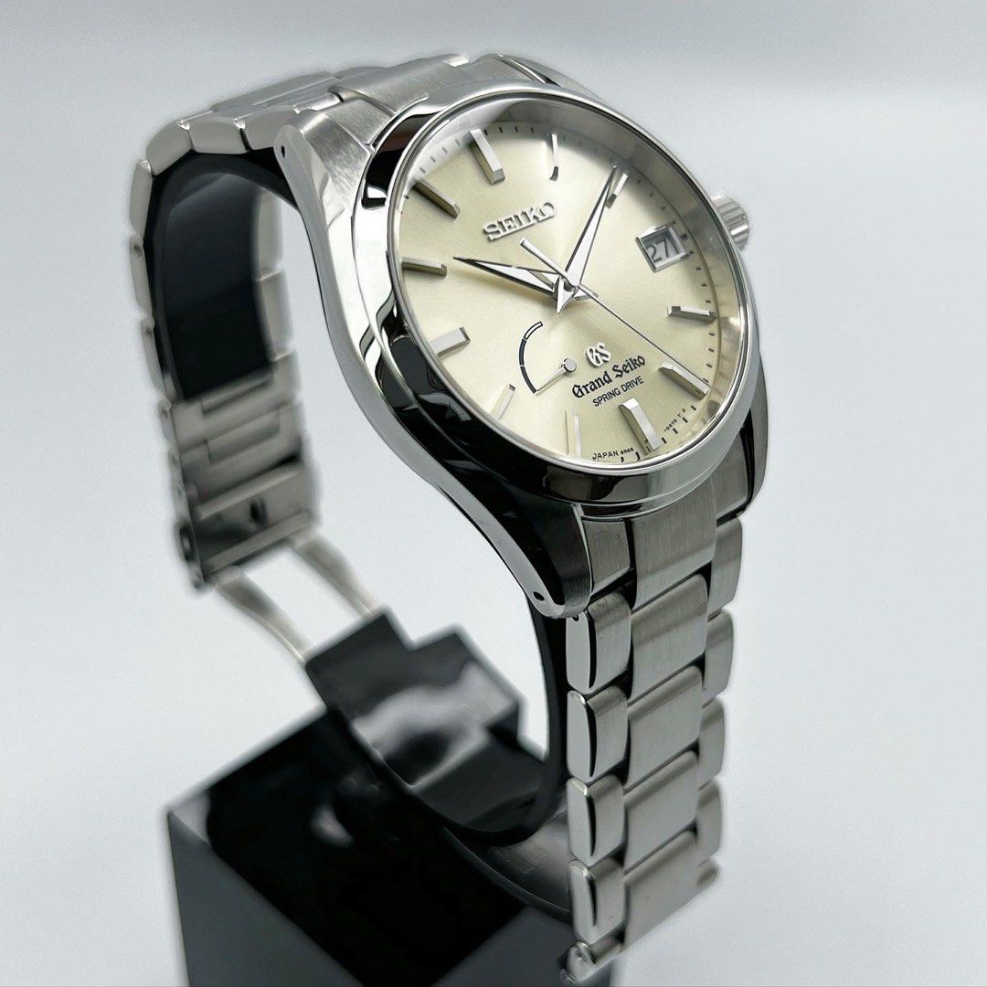 Grand Seiko SBGA083 Spring Drive Champagne Dial 39mm, Men's Fashion,  Watches & Accessories, Watches on Carousell