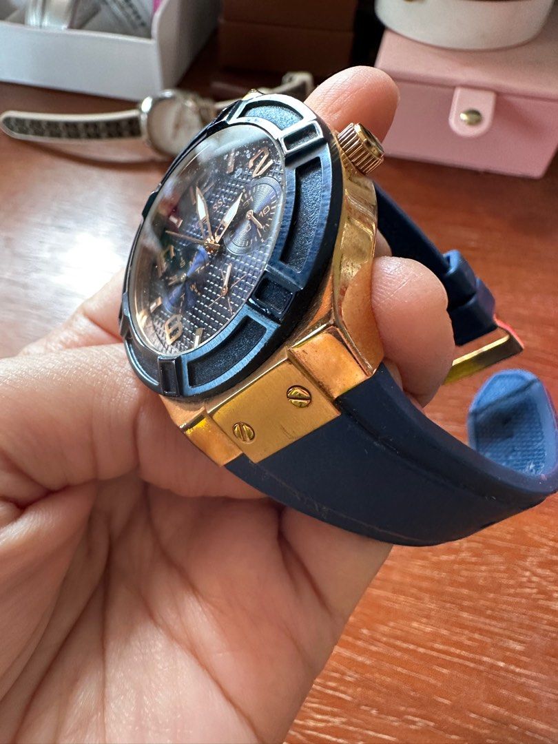 Guess hotsell iconic watch