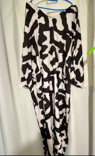 (Category: ) located in . Submitted by clearwardrobe94 (Listing ID 1212309239, Image 1). Description: .