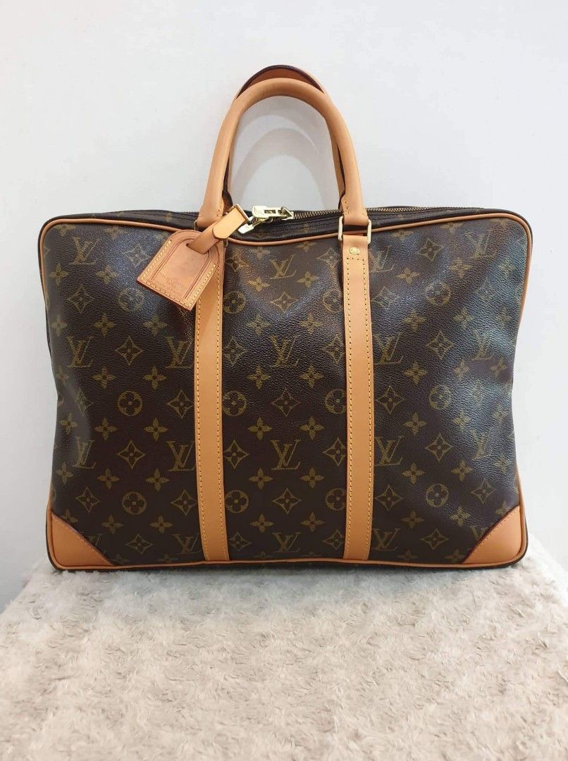 Laptop bag (Category: Luxury Bags & Wallets) located in Butuan. Submitted by jen_pre (Listing ID 1212295822, Image 1). Description: kasya laptop papers wd paperbag.