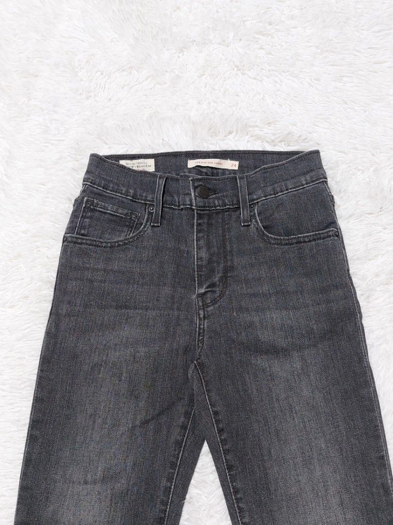 LEVI'S PETITE HW PANTS, Women's Fashion, Bottoms, Jeans on Carousell