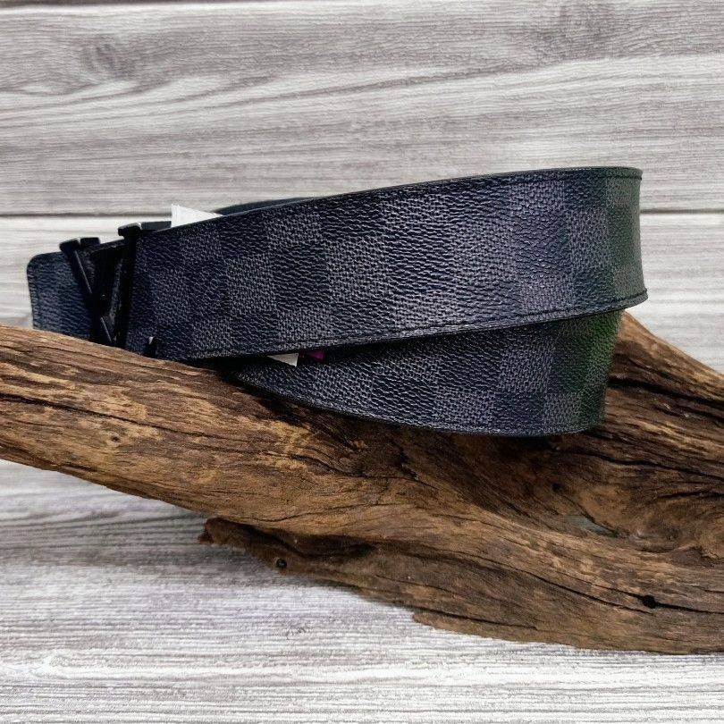 LOUIS VUITTON M9808 INITIALES 40MM BELT, Luxury, Accessories on Carousell
