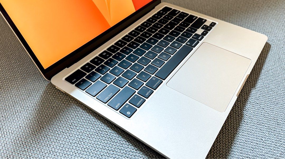 MacBook Air M2 / Starlight / 256Gb, Computers & Tech, Laptops & Notebooks on Carousell