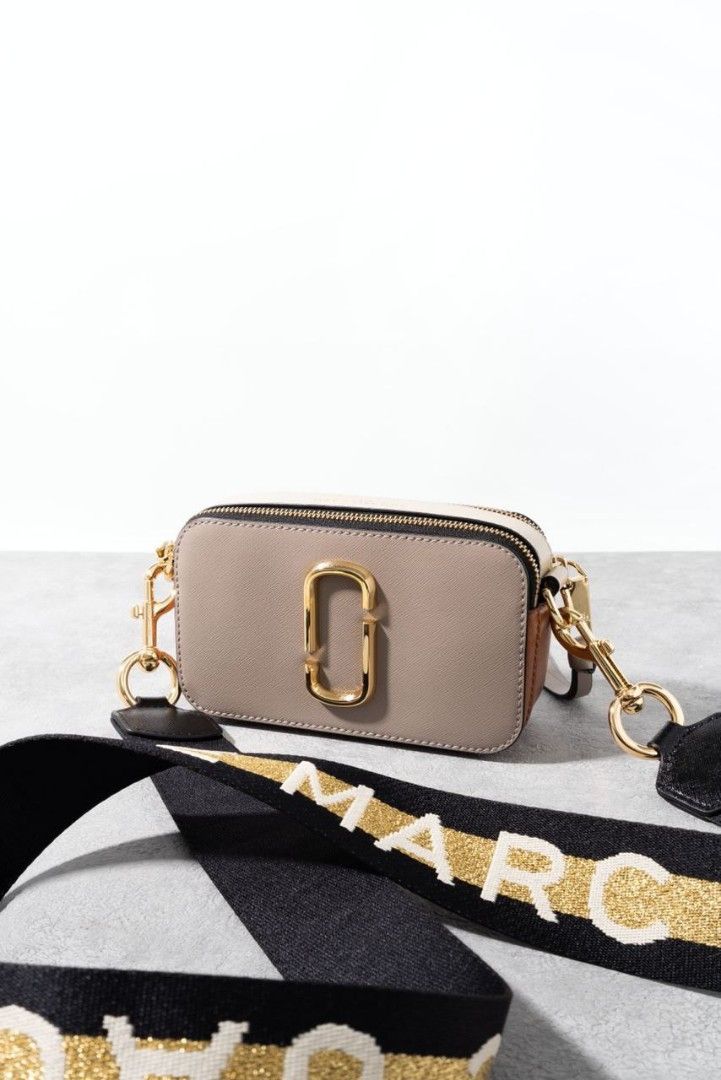 MARC JACOBS Snapshot Cement Multi W18 x H11 x D6 CM
