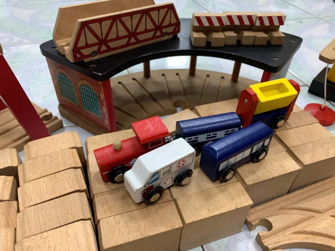Melissa & doug deluxe wooden railway train set cheap