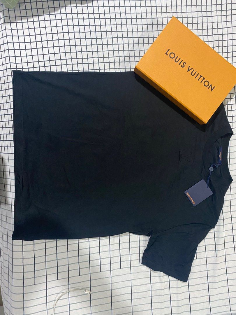 Men's LOUIS VUITTON Logo Solid Color Short Sleeve Black T-Shirt 1A96WN -  KICKS CREW