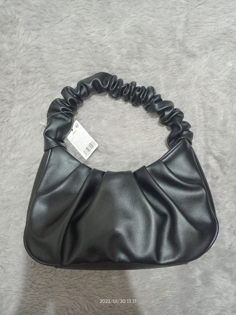 Shoulder bag miniso store