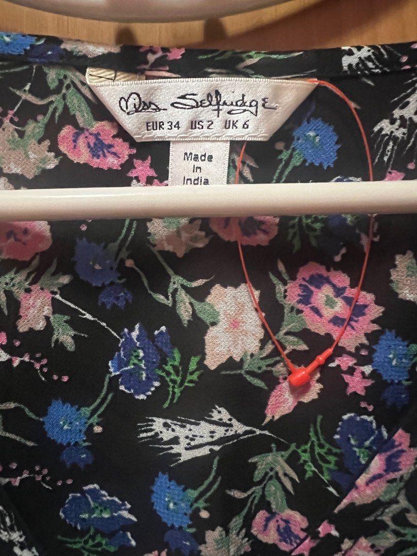 MISS SELFRIDGE FLORAL LONGSLEEVES (Category: Blouses) located in Tacurong. Submitted by burbee05 (Listing ID 1212352494, Image 2). Description: as new floral garterized gorgeous in actual fits xs width 15.5" height 17" zara x bershka x uniqlo x mk .