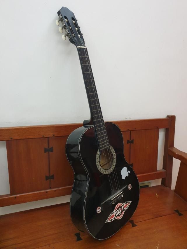 Nashville Acoustic Guitar, Hobbies & Toys, Music & Media, Musical Instruments on Carousell