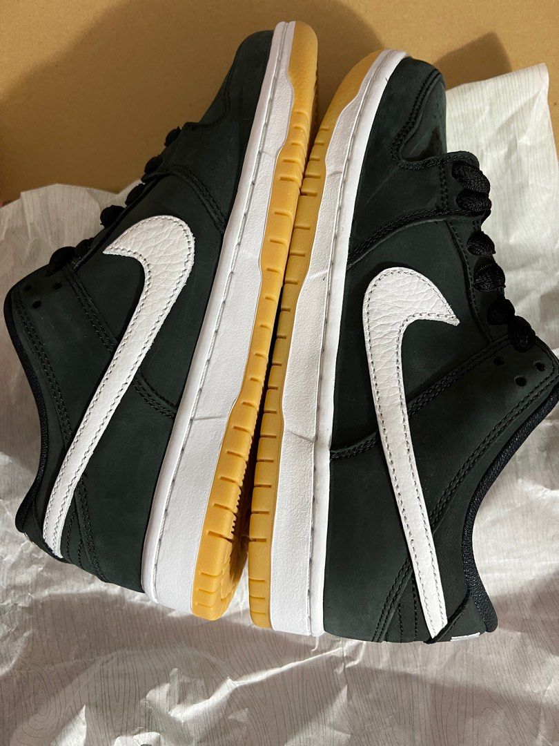Authentic Nike SB dunk low pro black white rubbershoes (Category: Sneakers) located in Muntinlupa City. Submitted by 09leah77 (Listing ID 1212420567, Image 2). Description: Bnew Mens size US 7.5 Used once.