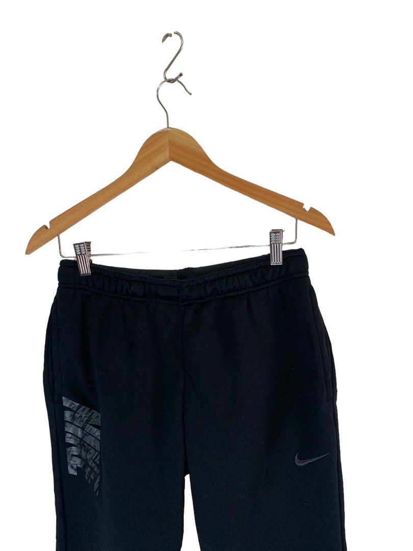 Nike Seluar tiga suku three quarter pants sports Men s Fashion Bottoms Shorts on Carousell