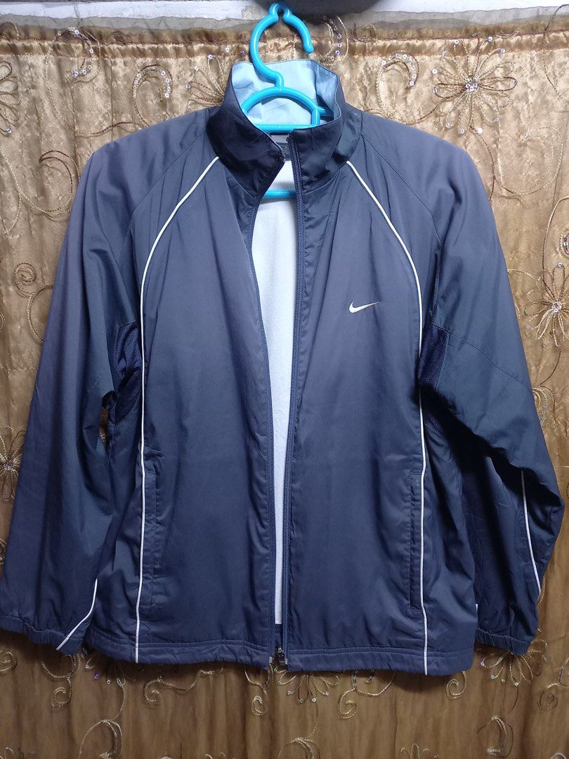 Used nike windbreaker top