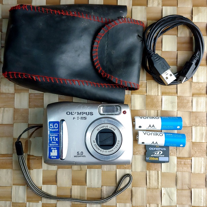 Olympus FE115 Vintage Digital Camera Digicam, Photography, Cameras on