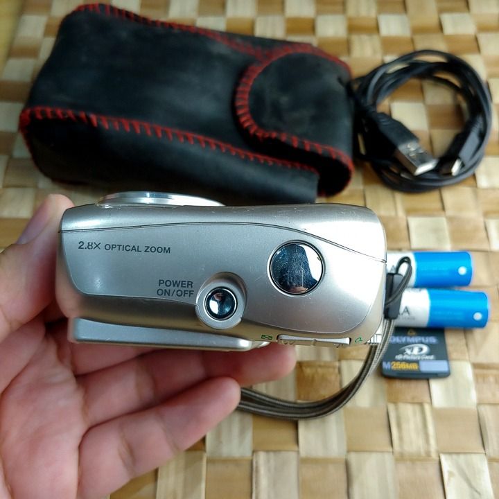Olympus FE115 Vintage Digital Camera Digicam, Photography, Cameras on