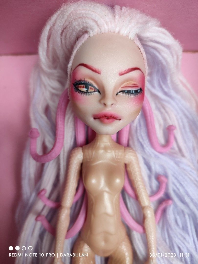 ?OOAK Viperine Gorgon Original Monster High Nude Doll with New Faceup and  Pastel Yarn Hair, Hobbies & Toys, Toys & Games on Carousell