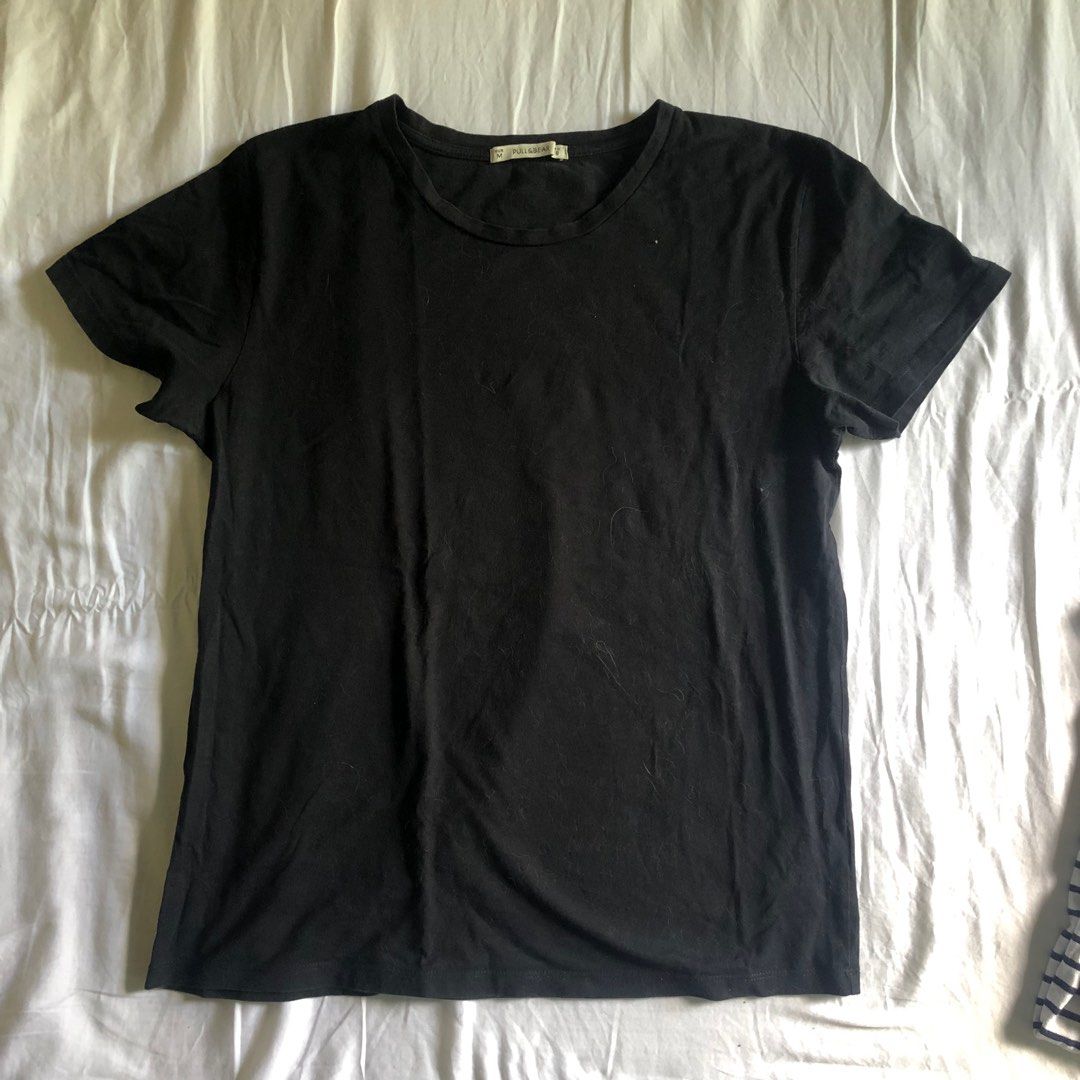 PULL&BEAR Basic black tee (Category: Shirts) located in Pasig City. Submitted by cakemixbean (Listing ID 1212278262, Image 1). Description: ⭐️DECLUTTERING⭐️ PULL&BEAR basic black tee with word printing at the back • Barely used, pre-loved • Size Medium on tag. Fits small to medium For more, check out my listings!.