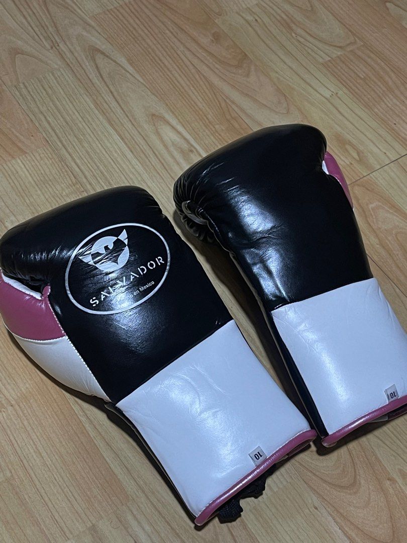 Salvador Elite Fight Gloves 10oz (Rare), Sports Equipment, Sports