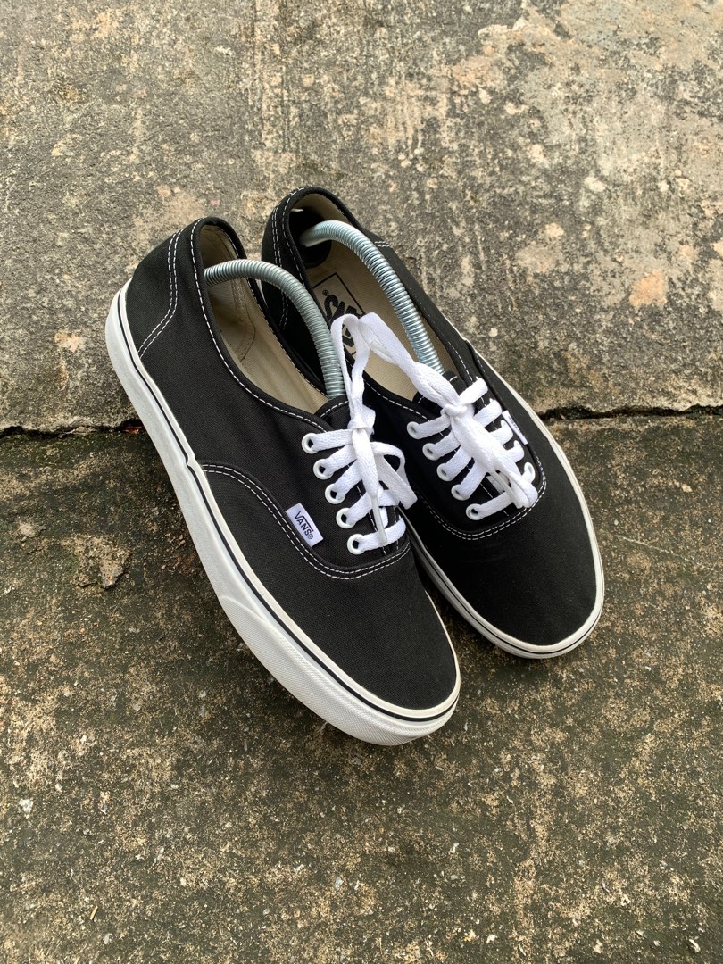 Sepatu Vans Authentic BW Fesyen Pria Sepatu Sneakers di Carousell