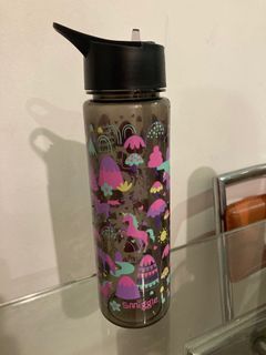 Smiggle water bottle