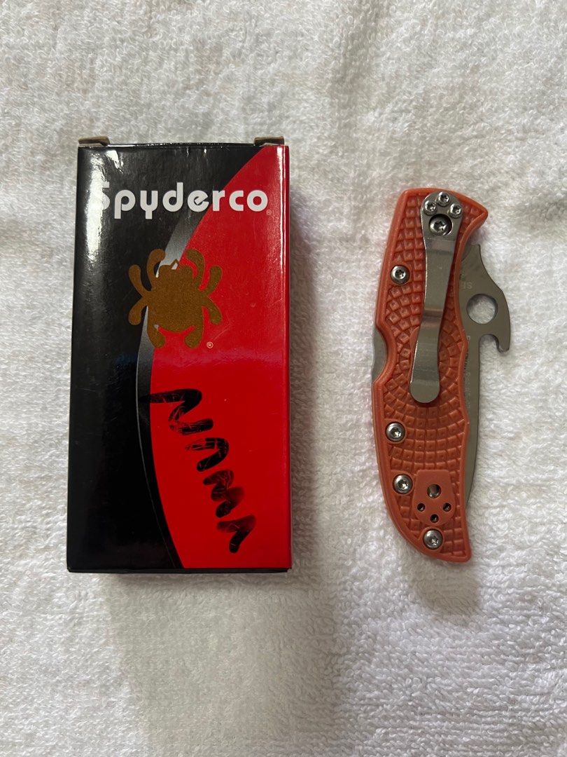 Spyderco folding knife, Sports Equipment, Hiking & Camping on Carousell