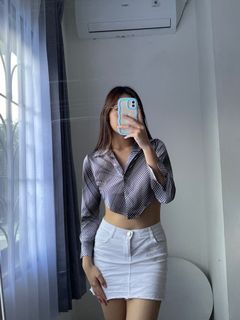 TRIANGLE CUTOUT MONOCHROME CROP SHIRT KEMEJA CROP