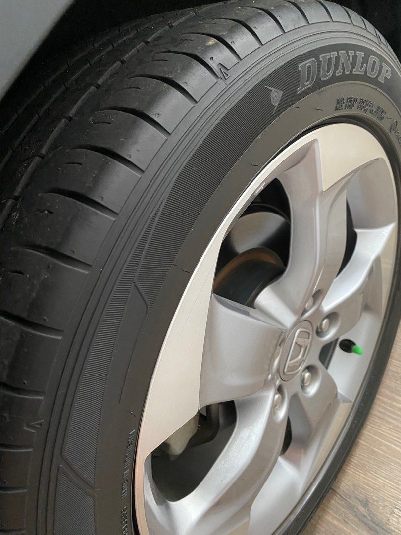 Velg OEM Honda HRV 2017 type E termasuk ban (kondisi 85%), Auto
