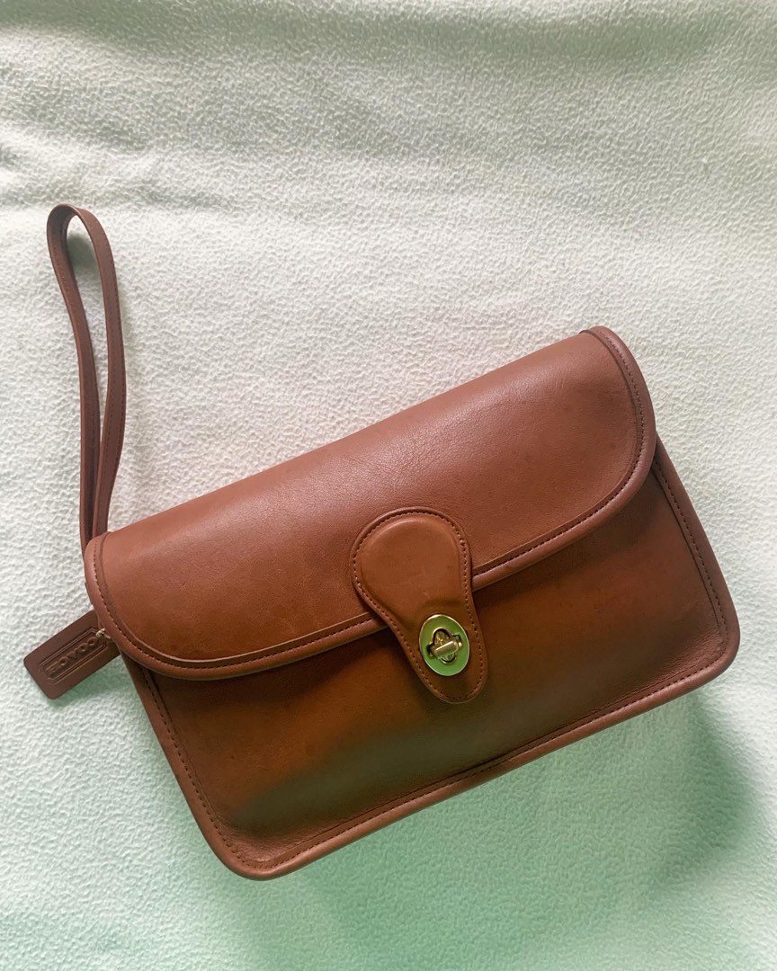 Vintage Coach Turnlock Clutch 9971, Luxury, Bags & Wallets on Carousell