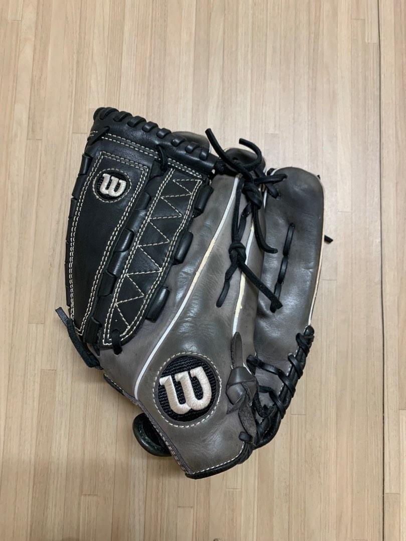 Wilson Softball Glove, Sports Equipment, Sports & Games, Racket & Ball