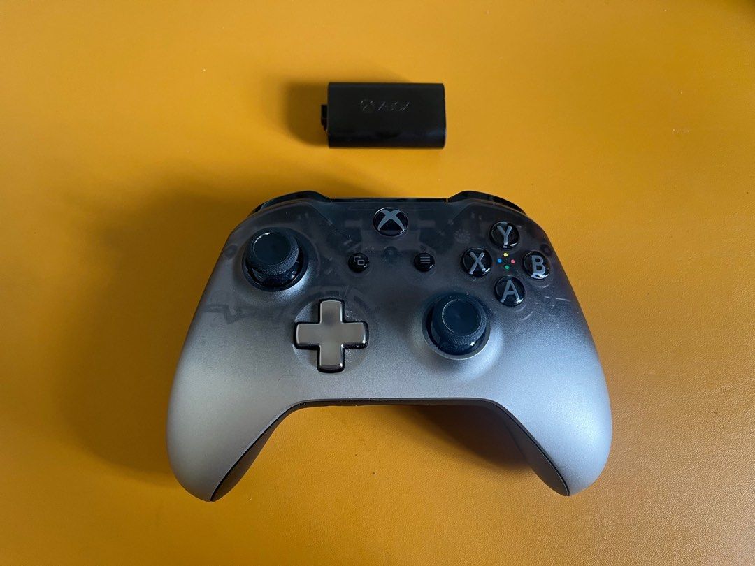 Xbox One Controller + Rechargeable Battery, Video Gaming, Gaming
