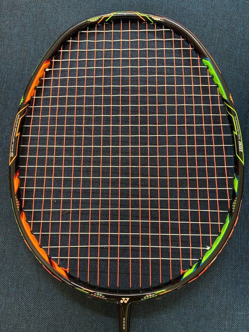 Yonex top duora 10
